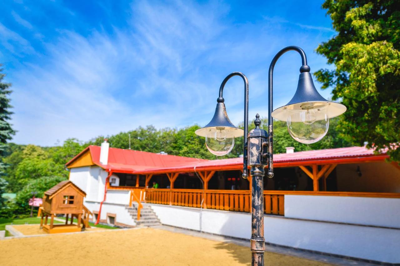Penzion Turista Banská Štiavnica Esterno foto