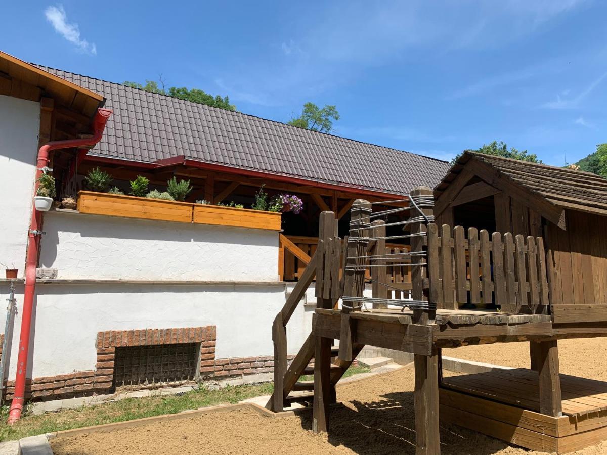 Penzion Turista Banská Štiavnica Esterno foto